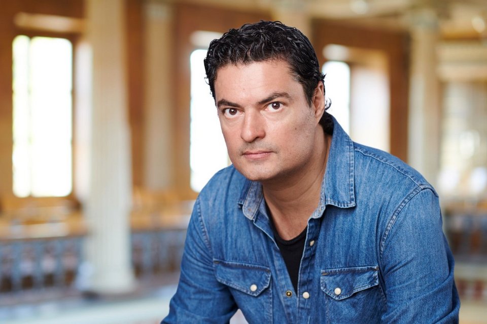 Ο μαέστρος Γιώργος Πέτρου θα αναλάβει και τον ρόλο του σολίστ σε Hammond organ και πιάνο