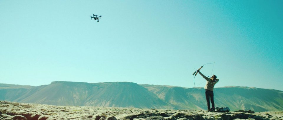 Νέες ταινίες: Αποπλάνηση στην Καραϊβική για Μάθιου ΜακΚόναχι και Αν Χάθαγουεϊ [κριτική & τρέιλερ]  | iefimerida.gr 2