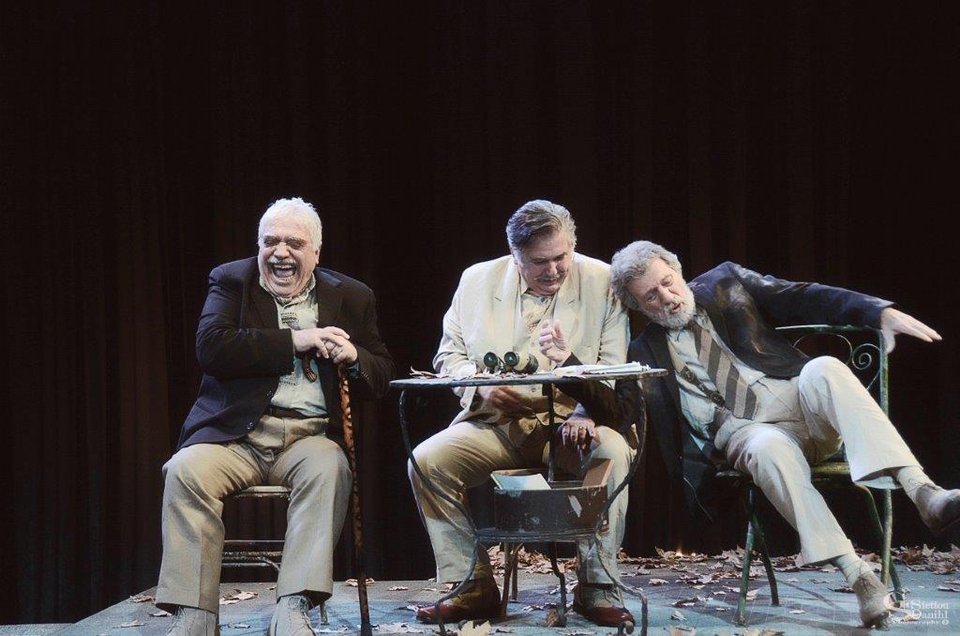 Τρείς γκρινιάρηδες βετεράνοι στρατιωτικοί ζουν έγκλειστοι σε ένα νοσοκομείο αναπολώντας τις παλιές τους δόξες. Ζουν με το όνειρο πως μια μέρα θα καταφέρουν να δραπετεύσουν και να ξαναβρεθούν στον έξω κόσμο