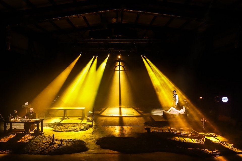 H Φρόσω Λύτρα ετοίμασε μία παράσταση-εμπειρία με ήρωα τον κόμη Δράκουλα [εικόνες] | iefimerida.gr 3