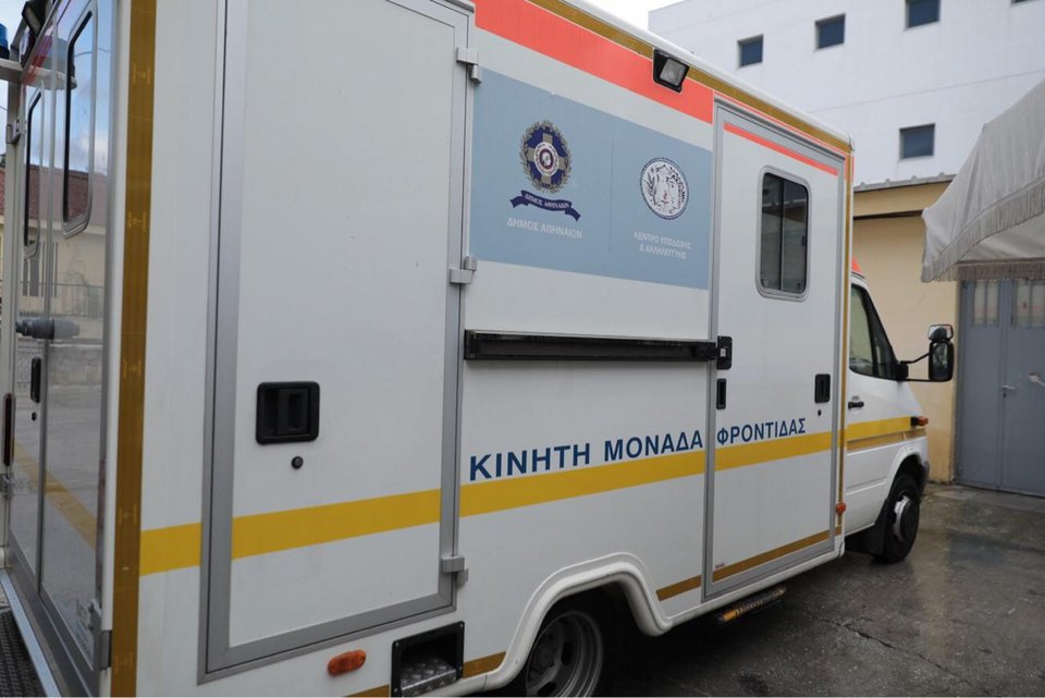 Ενα όχημα έτοιμο να υποστηρίξει τις επιτόπιες παρεμβάσεις (streetwork) του ΚΥΑΔΑ, για τη διενέργεια εξετάσεων και τη διανομή υγειονομικού υλικού