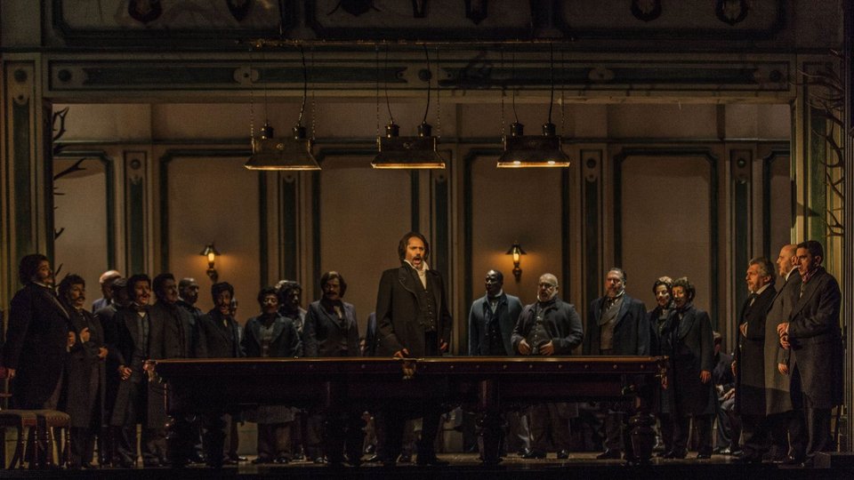 Τον ιδιαιτέρως απαιτητικό –τόσο φωνητικά όσο και σκηνικά– ρόλο του τίτλου θα ερμηνεύσουν οι διακεκριμένες Ελληνίδες υψίφωνοι Βασιλική Καραγιάννη στην πρώτη διανομή και Χριστίνα Πουλίτση στη δεύτερη. Στον ρόλο του Εντγκάρντο ο διακεκριμένος τενόρος της ΕΛΣ Γιάννης Χριστόπουλος. Στον ρόλο του Ενρίκο ο διεθνώς αναγνωρισμένος Έλληνας βαρύτονος Τάσης Χριστογιαννόπουλος