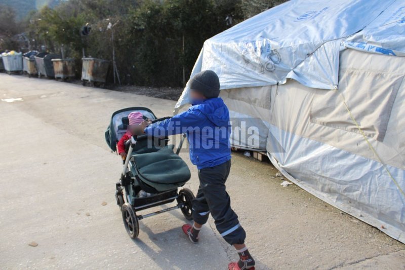 Το iefimerida στη Μόρια – Σε σκηνές και κοντέινερ παραμένουν εκατοντάδες ασυνόδευτα ανήλικα και γυναίκες [εικόνες]  | iefimerida.gr 2
