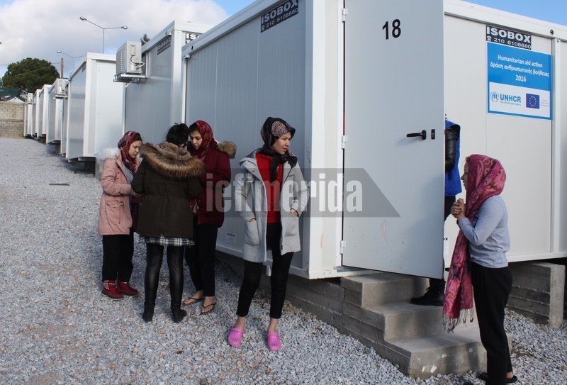 Το iefimerida στη Μόρια – Σε σκηνές και κοντέινερ παραμένουν εκατοντάδες ασυνόδευτα ανήλικα και γυναίκες [εικόνες]  | iefimerida.gr 4