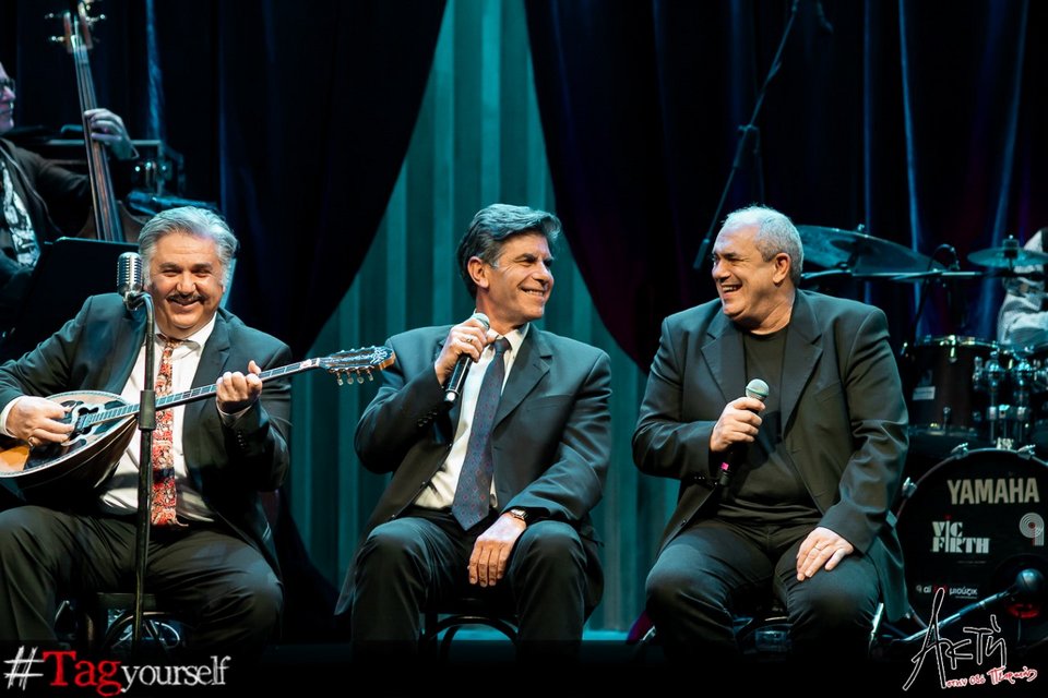 «Με τον Γιάννη και τον Ταξιάρχη συνεννοούμαστε με τα μάτια. Οι μουσικοί απορούν μαζί μας για το πώς συνεννοούμαστε τόσο γρήγορα για να κάνουμε κάποια πράγματα»