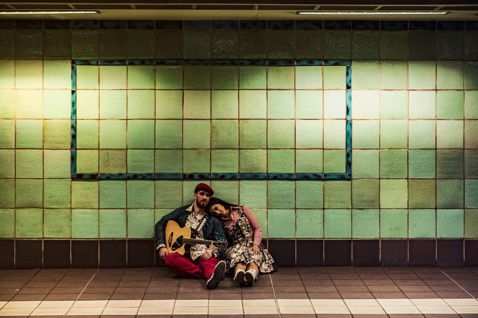 Τους πρωταγωνιστικούς ρόλους ερμηνεύουν η Μαρίνα Σάττι και ο Αποστόλης Ψυχράμης