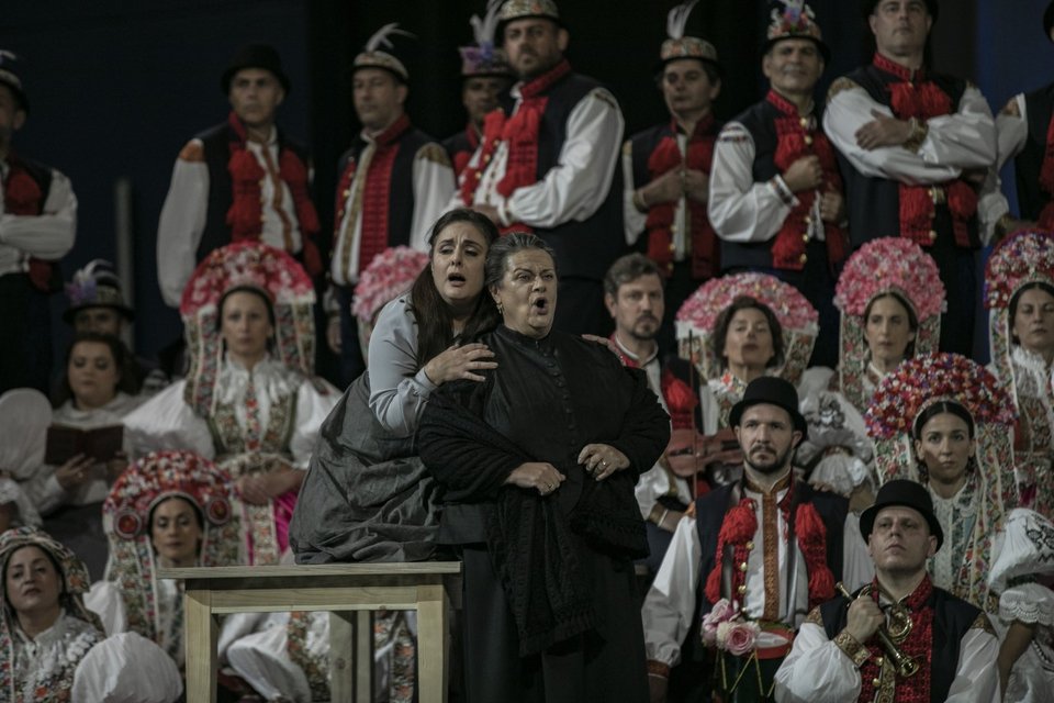 Η Γενούφα, η «τέλεια όπερα», όπως την χαρακτήρισε πρόσφατα ο Guardian, ξεπέρασε τα όρια του σύγχρονου ρεπερτορίου και επιβλήθηκε στα μεγαλύτερα θέατρα του κόσμου, χάρη στον λυρισμό, τη συναισθηματική της ειλικρίνεια, τη μεγαλειώδη μουσική που της χάρισε ο σπουδαίος Τσέχος συνθέτης Λέος Γιάνατσεκ