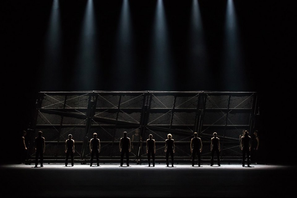 Η Εθνική Λυρική Σκηνή συνεργάζεται με τη Διεθνή Αμνηστία για το Herrumbre και, μέσω της τέχνης, διατρανώνει τη φωνή όλων μας απέναντι σε κάθε μορφή βίας