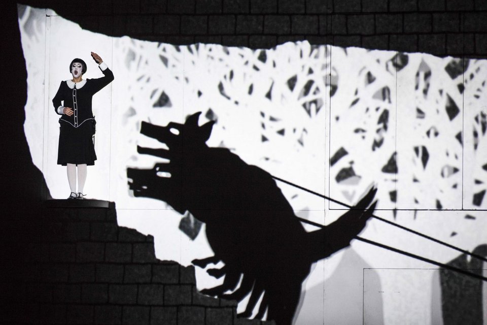 Ενα μείγμα βωβού κινηματογράφου, όπερας και κινουμένων σχεδίων ο Μαγικός Αυλός της Λυρικής [βίντεο] | iefimerida.gr 4