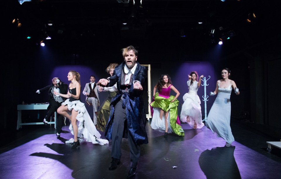 «Ράφτης Κυριών» -Η επιτυχία του χειμώνα στο θέατρο Βράχων [εικόνες]  | iefimerida.gr 2