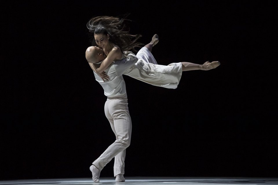 Η Σταχτοπούτα δεν είναι ακόμη ένας χαρακτήρας βγαλμένος από τα παραμύθια, αλλά ένας καθημερινός άνθρωπος,