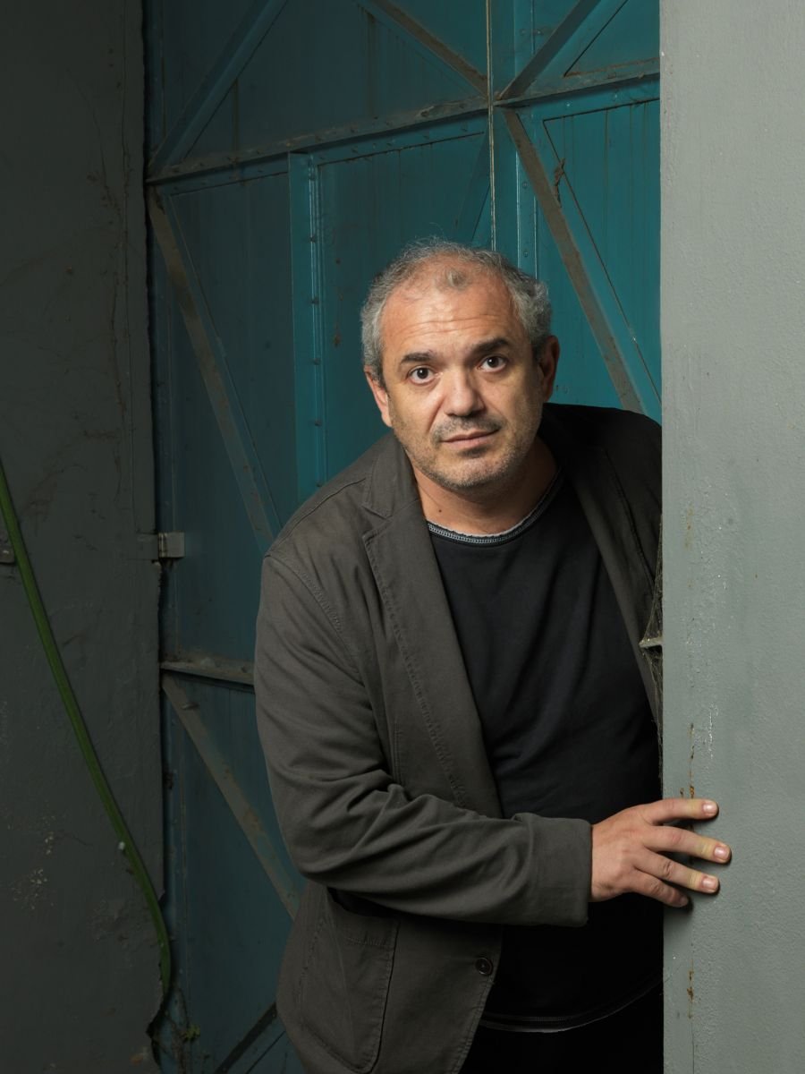 Ο Ταξιάρχης Χάνος έκανε πρόβες για το Δον Κιχώτη, με περικεφαλαία, το σουρωτήρι της μάνας του | iefimerida.gr 0