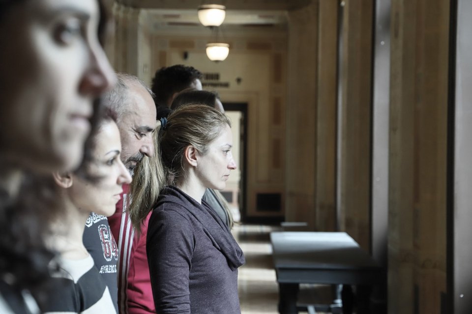 Μια ασυνήθιστη περφόρμανς εκτυλίσσεται μέσα και έξω από το Κτίριο Τσίλλερ του Εθνικού [εικόνες] | iefimerida.gr 1