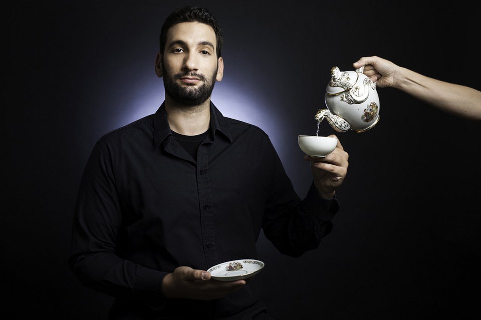 Το «Τσάι Party».επανέρχεται για 4 παραστάσεις στο Ίδρυμα Μιχάλης Κακογιάννης, τα Σάββατα 23 Φεβρουαρίου, 2, 9 και 16 Μαρτίου