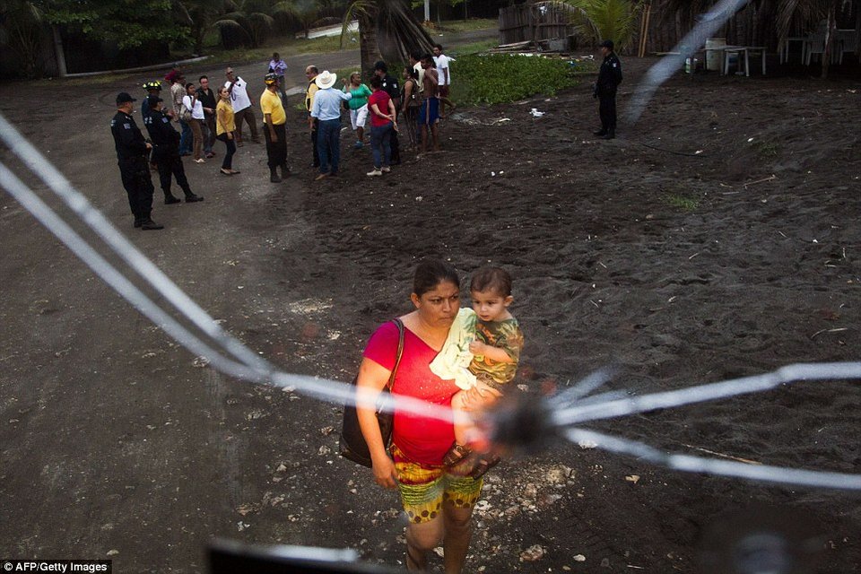Τυφώνας «Πατρίτσια»: Η πιο ισχυρή θύελλα που έχει «χτυπήσει» ποτέ τον πλανήτη [εικόνες]  | iefimerida.gr 8