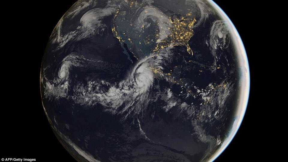 Τυφώνας «Πατρίτσια»: Η πιο ισχυρή θύελλα που έχει «χτυπήσει» ποτέ τον πλανήτη [εικόνες]  | iefimerida.gr 3