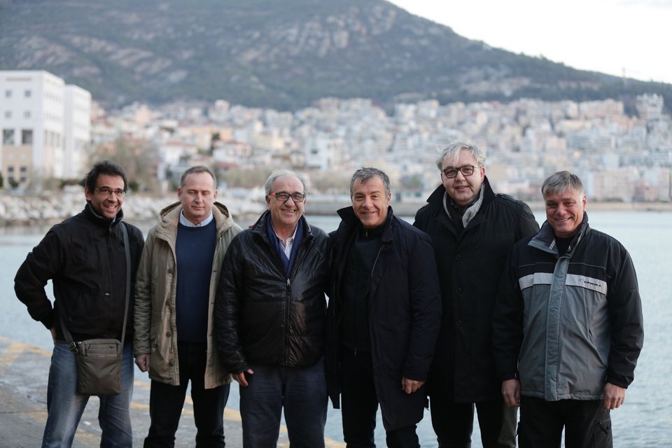 Στην Ιχθυόσκαλα Καβάλας, από τα ξημερώματα, ο Σταύρος Θεοδωράκης [εικόνες] | iefimerida.gr 2