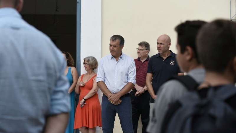Στον αγιασμό του Α' Πειραματικού Γυμνασίου στην Πλάκα ο Θεοδωράκης | iefimerida.gr 0