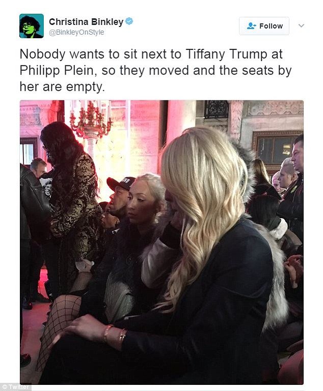 Η επίδειξη μόδας που θα θυμάται για πάντα η κόρη του Τραμπ- Δεν ήθελε να κάτσει κανείς δίπλα της [εικόνες] | iefimerida.gr 4