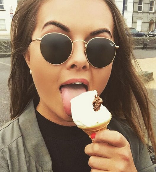 Fitness μπλόγκερ δείχνει την κοιλιά της μετά το φαγητό και το Ιντερνετ την προσκυνάει [εικόνες] | iefimerida.gr 6