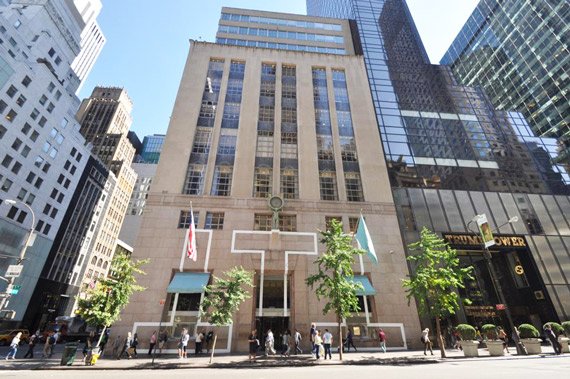 Το δώρο-μυστήριο που πρόσφερε η Μελάνια Τραμπ στη Μισέλ Ομπάμα [εικόνες & βίντεο] | iefimerida.gr 6