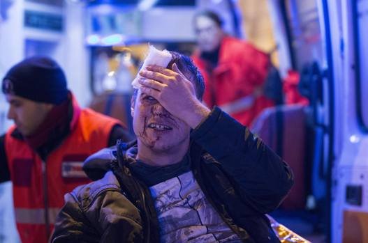 Επεισόδια στο κέντρο της Ρώμης - 500 οπαδοί της Φέγενορντ προκάλεσαν πανικό ενόψει του ματς με τη Ρόμα [εικόνες] | iefimerida.gr 3