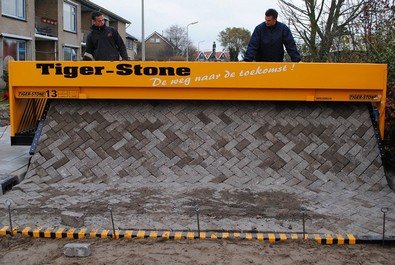 Το μηχάνημα που... τυπώνει δρόμους [εικόνες&βίντεο] | iefimerida.gr 2