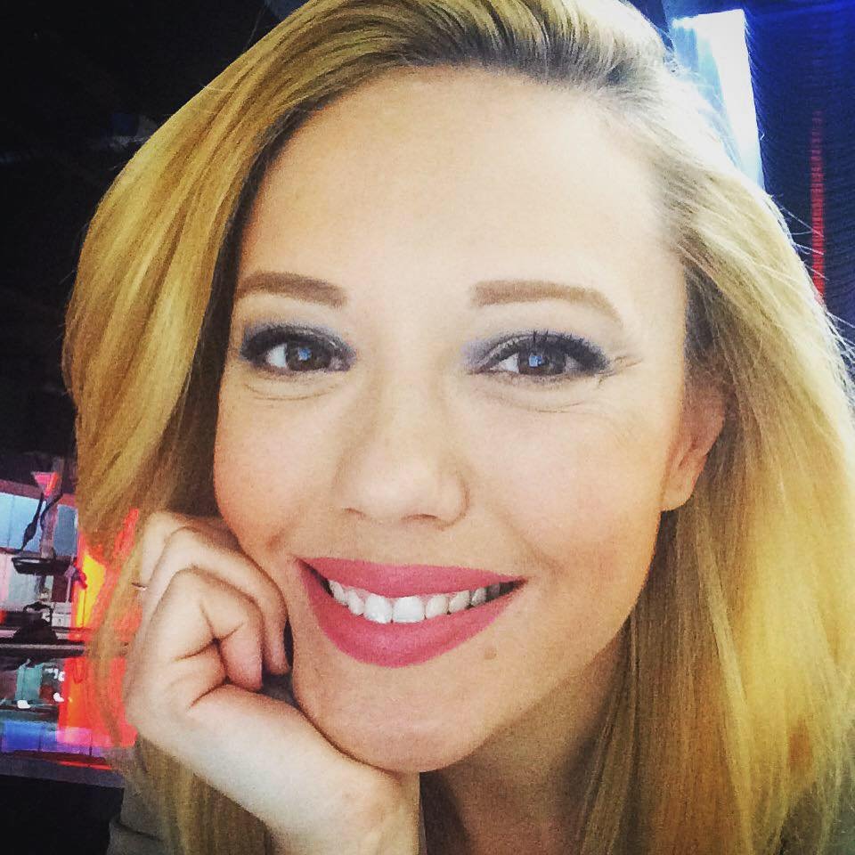 Η Tουρκάλα παρουσιάστρια που εκφώνησε τις θέσεις των πραξικοπηματιών -«Με απειλούσαν με όπλα» [εικόνες] | iefimerida.gr 4