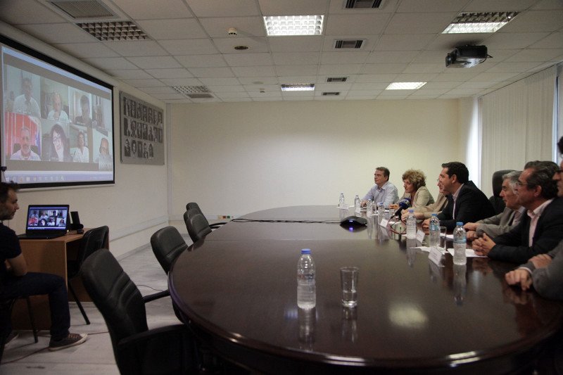 Τηλεδιάσκεψη Τσίπρα-Φίλη με τους 13 Περιφερειακούς Διευθυντές Εκπαίδευσης [εικόνες] | iefimerida.gr 1