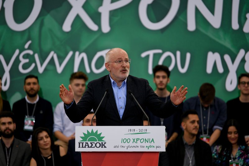 Ο Φρανς Τίμερμανς στο πόντιουμ του 2ου Συνεδρίου του ΚΙΝΑΛ -Φωτογραφία: Intimenews/ΒΑΡΑΚΛΑΣ ΜΙΧΑΛΗΣ