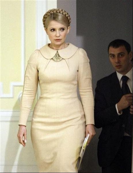 Πώς η μόδα βοήθησε τις γυναίκες πολιτικούς στην καριέρα τους -Τα χρωματιστά κοστούμια της Μέρκελ, οι κοτσίδες της Τιμοσένκο [εικόνες] | iefimerida.gr 9