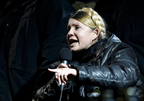 Yποδοχή ήρωα στην Τιμοσένκο από τους συγκεντρωμένους στην πλατεία Ανεξαρτησίας -Την στηρίζουν οι ΗΠΑ [εικόνες&βίντεο] | iefimerida.gr 1