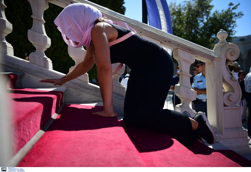 Η κορύφωση του Δεκαπενταύγουστου στην Τήνο -Χιλιάδες πιστοί στη Μεγαλόχαρη [εικόνες] | iefimerida.gr 10