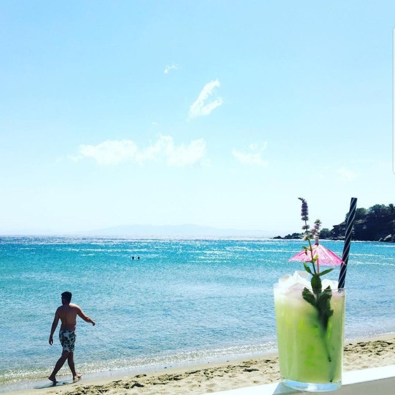 Η μπάρα στο Lefko "ειδικεύεται" στα cocktail.