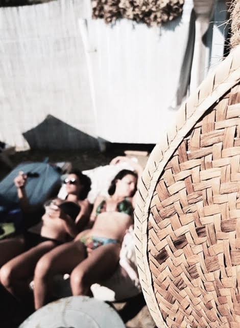 Ηλιοθεραπεία στα αναπαυτικά sun beds