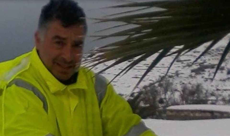 Ενας πατέρας δύο παιδιών και ένας 48χρονος, τα θύματα του δυστυχήματος με το απορριμματοφόρο στην Τήνο [εικόνες] | iefimerida.gr 1