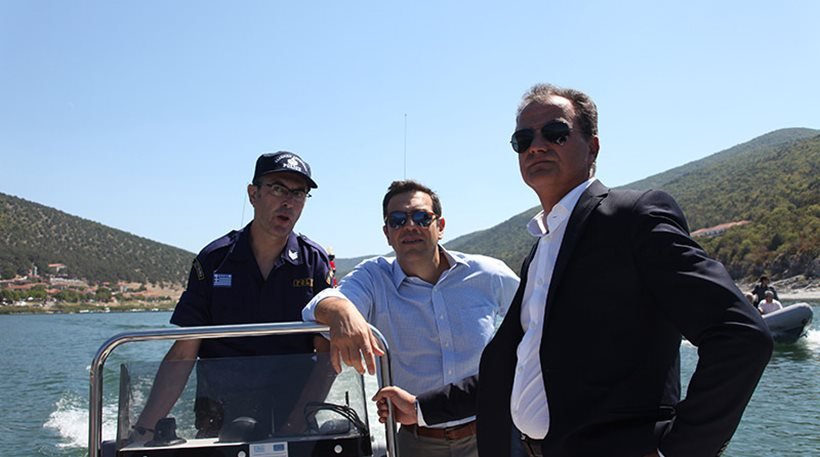 Στο τριεθνές της Μεγάλης Πρέσπας Τσίπρας και Μπαζιάνα -Ξενάγηση με φουσκωτό [εικόνες] | iefimerida.gr 2