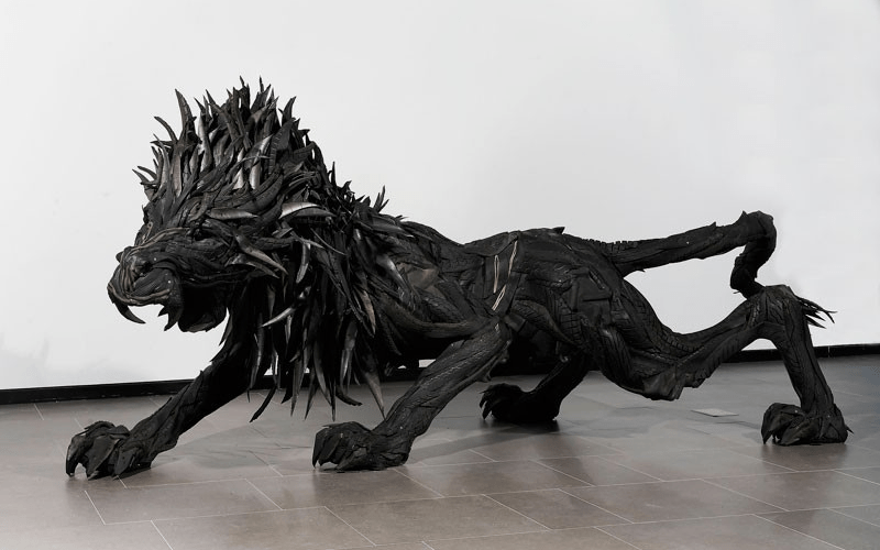 Ελαστικά έργα τέχνης - Εντυπωσιακά γλυπτά από ρόδες αυτοκινήτων [εικόνες] | iefimerida.gr 2