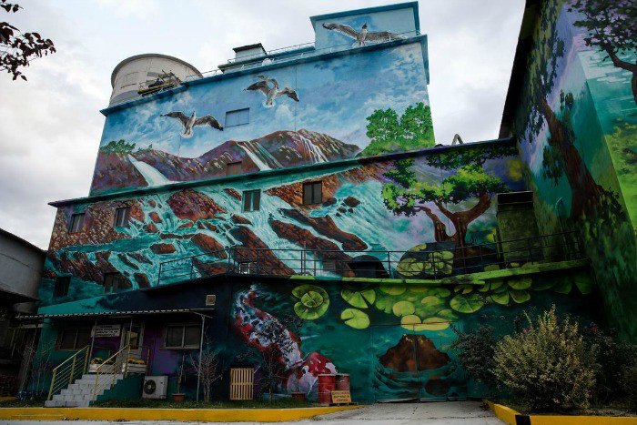 Ζωντάνεψε ξανά η βιομηχανία ΤΙΤΑΝ -Παρέμβαση με χίλια χρώματα [εικόνες] | iefimerida.gr 1