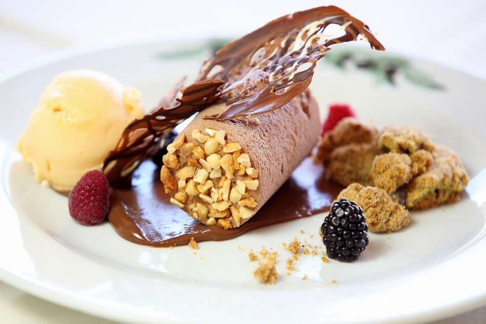 Μια από τις ωραιότερες ταράτσες της Αθήνας -Δείπνο στο Τιτάνια με την Ακρόπολη στο... πιάτο [εικόνες] | iefimerida.gr 2