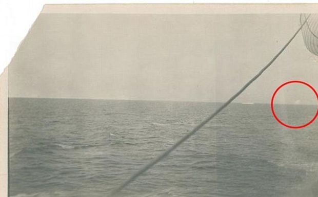 Φωτογραφία του παγόβουνου που βύθισε τον Τιτανικό τράβηξε επιβάτης του «Καρπάθια», του πρώτου πλοίου που έφθασε στο σημείο του ναυαγίου και περιμάζεψε 705 επιζήσαντες.