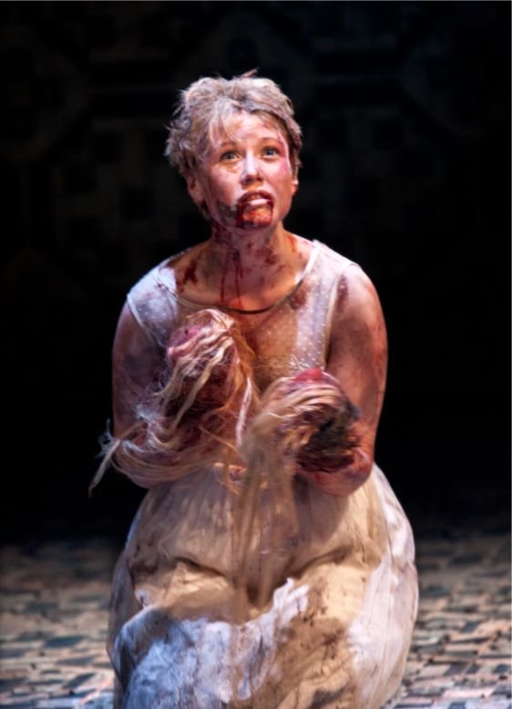 Λιποθύμησαν οι θεατές σε θεατρική παράσταση στο Λονδίνο [εικόνες] | iefimerida.gr 0