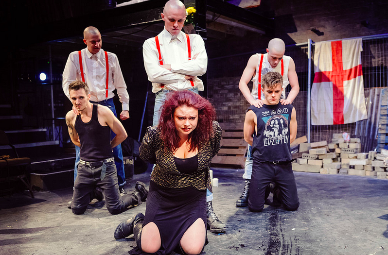 Λιποθύμησαν οι θεατές σε θεατρική παράσταση στο Λονδίνο [εικόνες] | iefimerida.gr 9