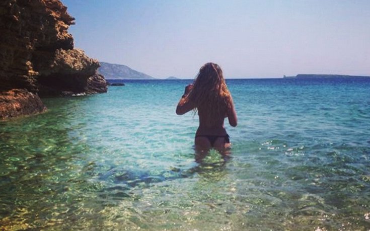 H Ελευθερία Ελευθερίου βουτά τόπλες  [εικόνες]  | iefimerida.gr 0