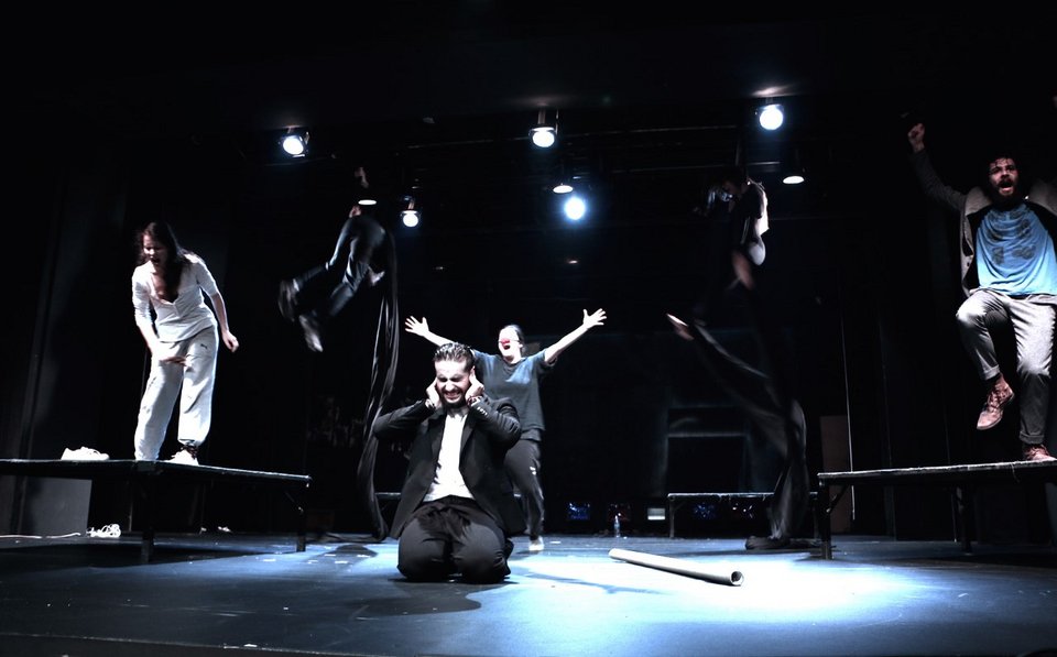 4 + 1 θεατρικές παραστάσεις για το Δευτερότριτο [εικόνες] | iefimerida.gr 1