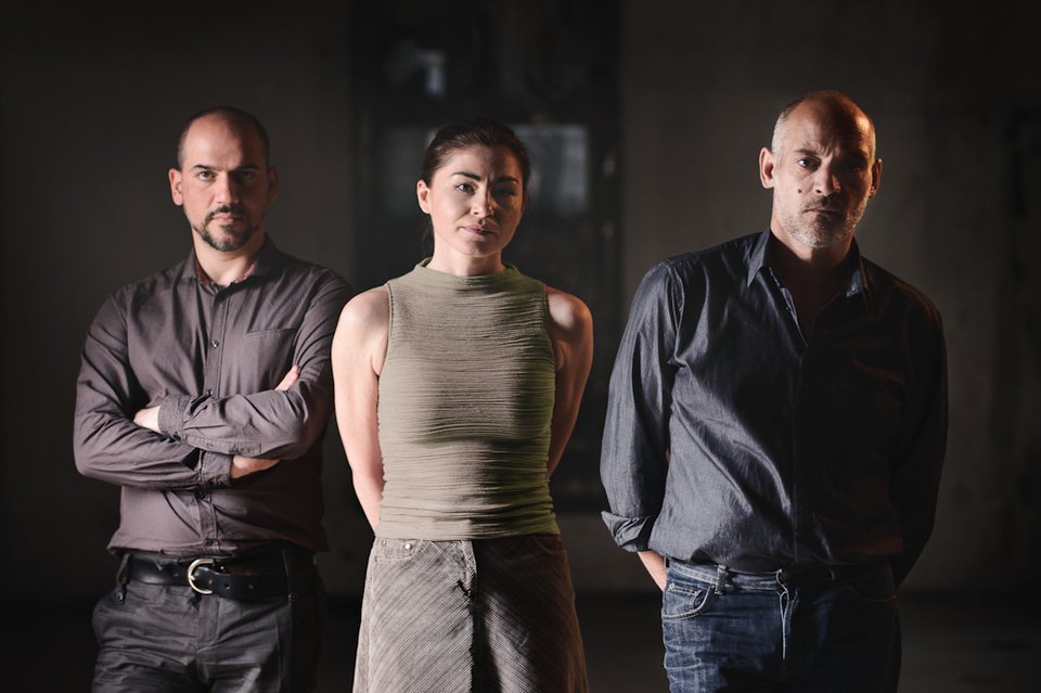 Απροσδόκητη παράσταση στο Μέγαρο Θεσσαλονίκης -Στο υπόγειο πάρκινγκ με ακουστικά [βίντεο] | iefimerida.gr 1