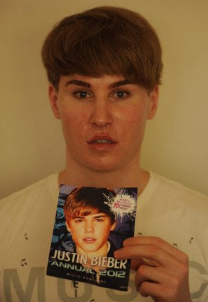 Εθισμένος στο Τζάστιν Μπίμπερ -Αλλόκοτος 33χρονος ξόδεψε 100.000 δολάρια για να μοιάζει στο είδωλό του [εικόνες&βίντεο] | iefimerida.gr 3