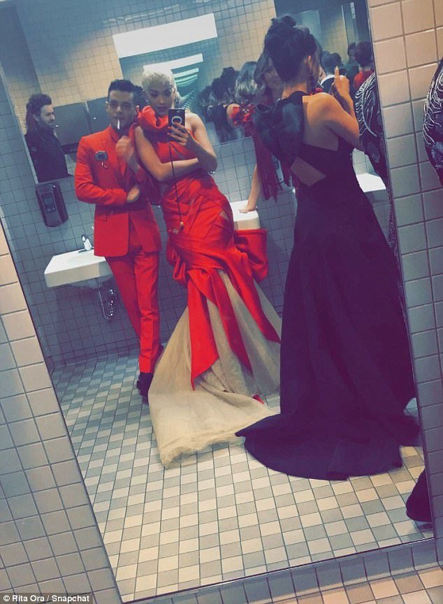 Met Gala: Γιατί όλοι οι διάσημοι μαζεύτηκαν στις τουαλέτες; Το... πάρτι έγινε εκεί [εικόνες] | iefimerida.gr 8