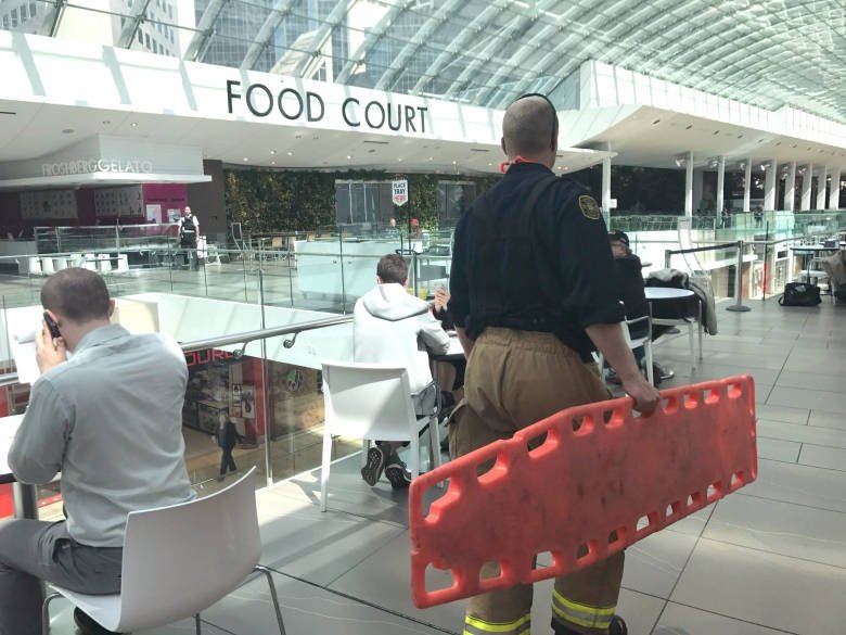 Μακάβριο εύρημα σε καναδικό mall: Βρήκαν τη σορό άνδρα πίσω από τοίχο σε τουαλέτα [βίντεο]  | iefimerida.gr 1