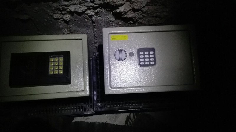 Εξαρθρώθηκε κύκλωμα τοκογλυφίας: Κατασχέθηκαν χιλιάδες ευρώ, λίρες, μέχρι και ράβδοι χρυσού [εικόνες & βίντεο] | iefimerida.gr 1